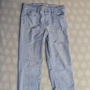 𝚕𝚒𝚐𝚑𝚝 𝚋𝚕𝚞𝚎 𝚍𝚒𝚜𝚝𝚛𝚎𝚜𝚜𝚎𝚍 𝚓𝚎𝚊𝚗𝚜